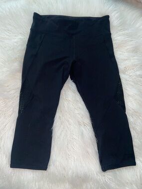 Lorna Jane Black Active Capri Leggings with Subtle Stitch Detail